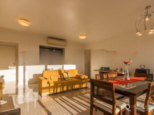 Apartamento com 106m², 3 dormitórios, 1 suíte, 3 vagas, Petrópolis em Porto Alegre