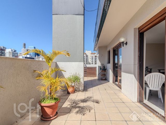 Apartamento com 180m², 3 dormitórios, 1 suíte, 2 vagas, Petrópolis em Porto Alegre