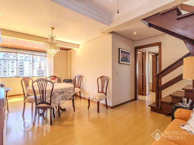 Apartamento com 180m², 3 dormitórios, 1 suíte, 2 vagas, Petrópolis em Porto Alegre