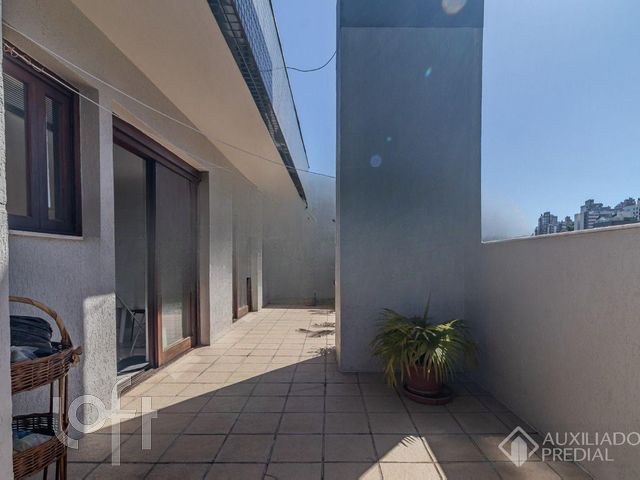 Apartamento com 180m², 3 dormitórios, 1 suíte, 2 vagas, Petrópolis em Porto Alegre