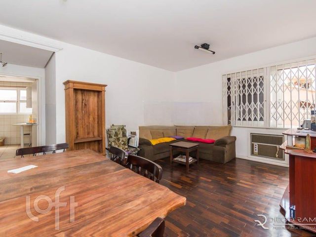 Apartamento com 95m², 3 dormitórios, 1 suíte, 2 vagas, Floresta em Porto Alegre