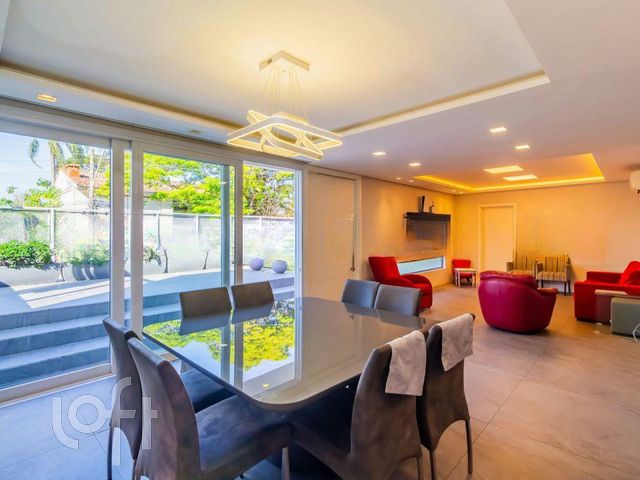 Casa com 310m², 3 dormitórios, 3 suítes, 3 vagas, Três Figueiras em Porto Alegre