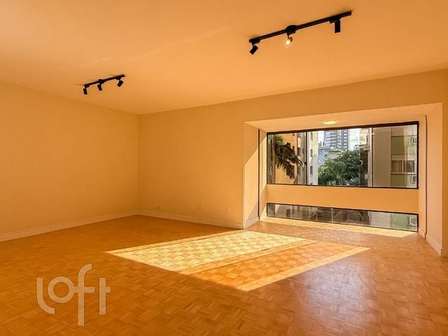 Apartamento com 120m², 3 dormitórios, 1 suíte, 2 vagas, Petrópolis em Porto Alegre