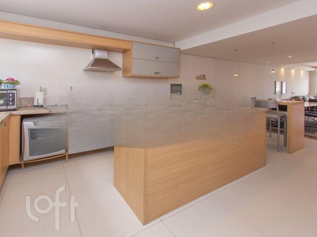 Casa com 291m², 4 dormitórios, 2 suítes, 2 vagas, Chácara das Pedras em Porto Alegre