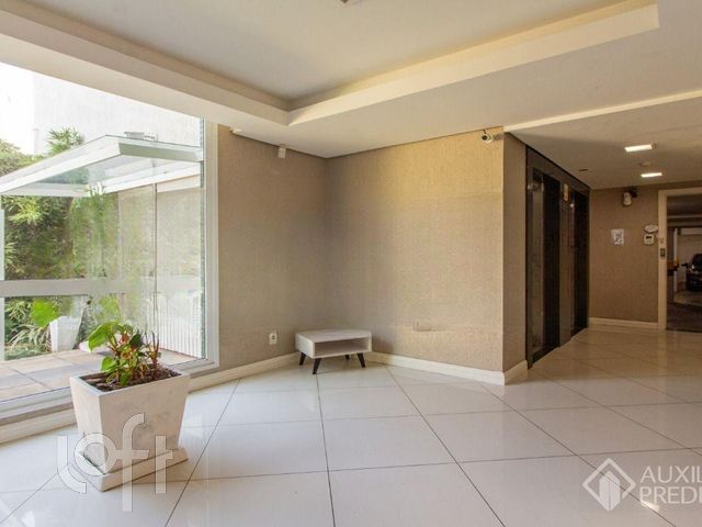 Apartamento com 95m², 3 dormitórios, 1 suíte, 2 vagas, Rio Branco em Porto Alegre