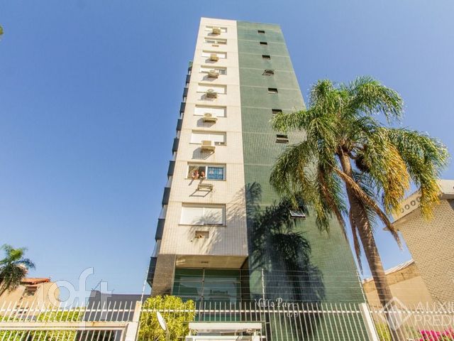 Apartamento com 95m², 3 dormitórios, 1 suíte, 2 vagas, Rio Branco em Porto Alegre