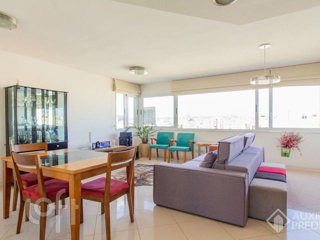 Apartamento com 95m², 3 dormitórios, 1 suíte, 2 vagas, Rio Branco em Porto Alegre