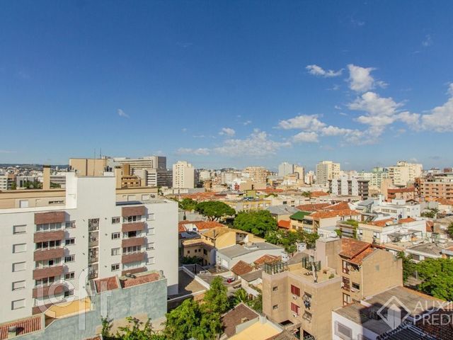 Apartamento com 95m², 3 dormitórios, 1 suíte, 2 vagas, Rio Branco em Porto Alegre