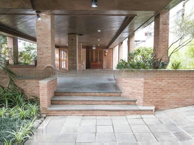 Apartamento com 96m², 2 dormitórios, 2 vagas, Petrópolis em Porto Alegre