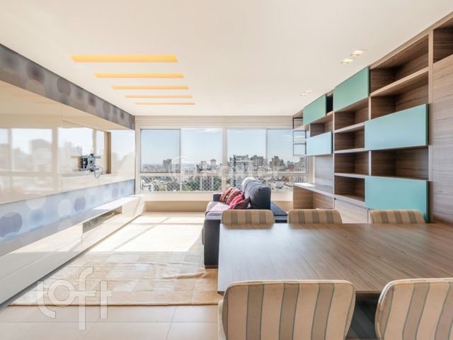 Apartamento com 93m², 2 dormitórios, 2 suítes, 3 vagas, Rio Branco em Porto Alegre