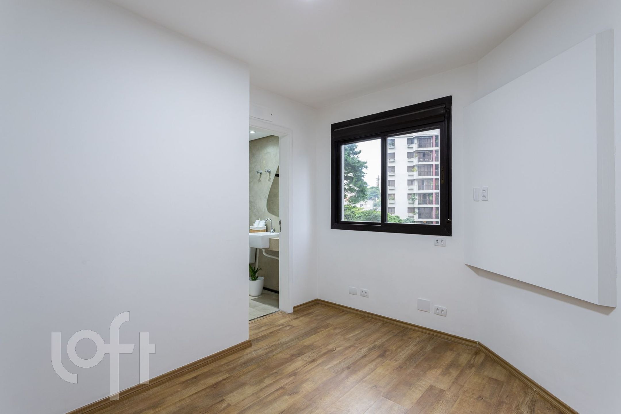 Apartamento à venda com 3 quartos, 169m² - Foto 2