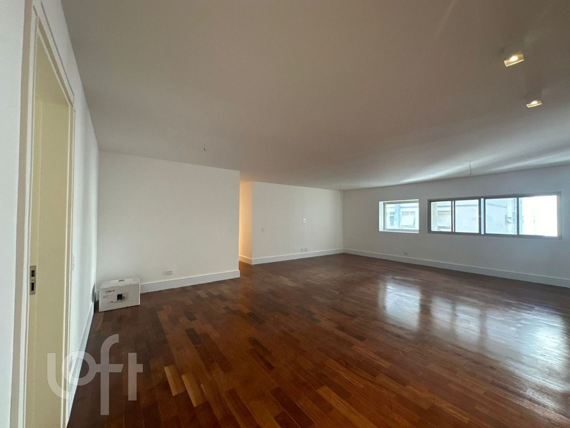 Apartamento à venda com 3 quartos, 175m² - Foto 2