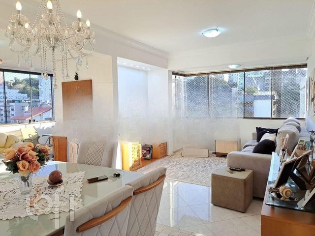 Apartamento com 101m², 3 dormitórios, 1 suíte, 2 vagas, Higienópolis em Porto Alegre