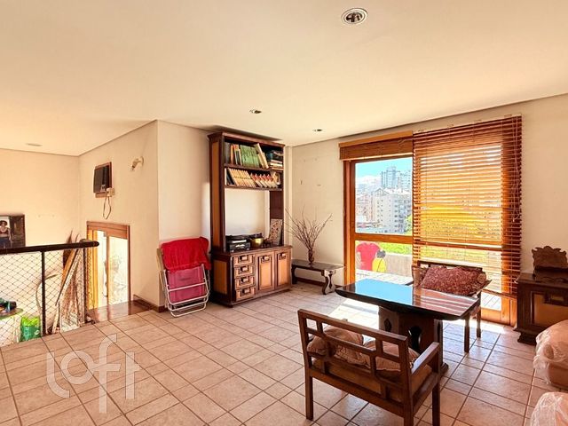 Apartamento com 246m², 3 dormitórios, 1 suíte, 2 vagas, Petrópolis em Porto Alegre