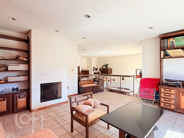 Apartamento com 246m², 3 dormitórios, 1 suíte, 2 vagas, Petrópolis em Porto Alegre