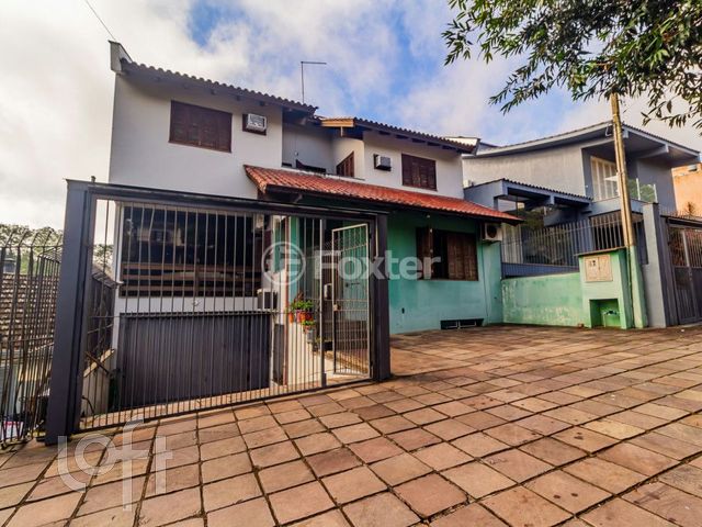 Casa com 335m², 5 dormitórios, 2 suítes, 4 vagas, Chácara das Pedras em Porto Alegre