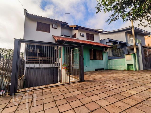 Casa com 335m², 5 dormitórios, 2 suítes, 4 vagas, Chácara das Pedras em Porto Alegre