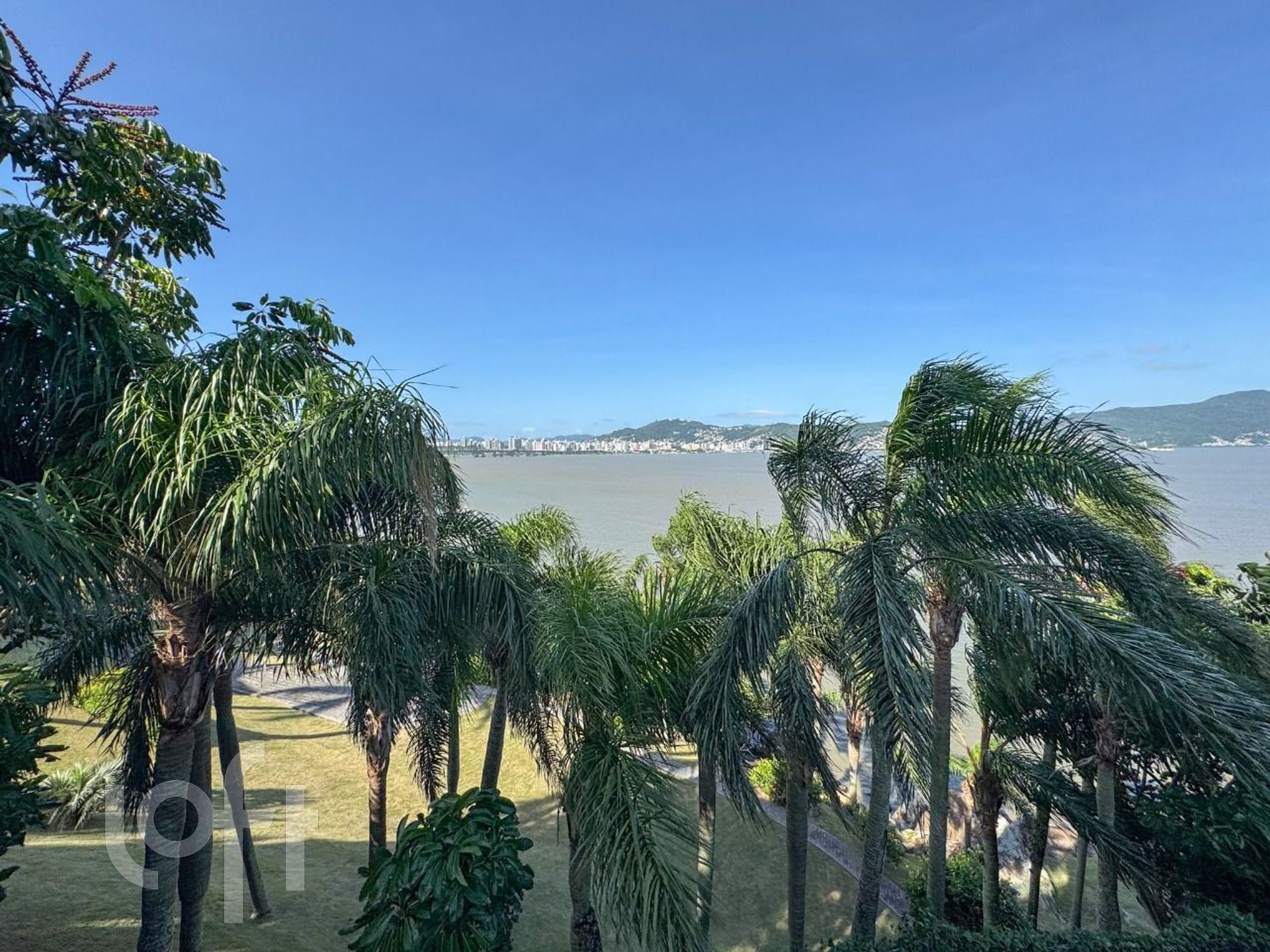 Apartamento à venda em Coqueiros com 130 m², 3 quartos, 2 suítes, 2 vagas
