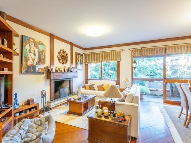 Apartamento com 142m², 4 dormitórios, 2 suítes, 2 vagas, Higienópolis em Porto Alegre