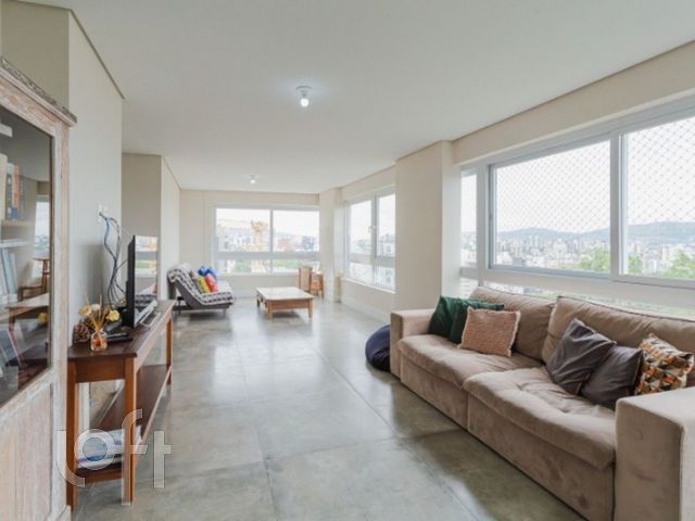 Apartamento com 207m², 3 dormitórios, 3 suítes, 3 vagas, Rio Branco em Porto Alegre