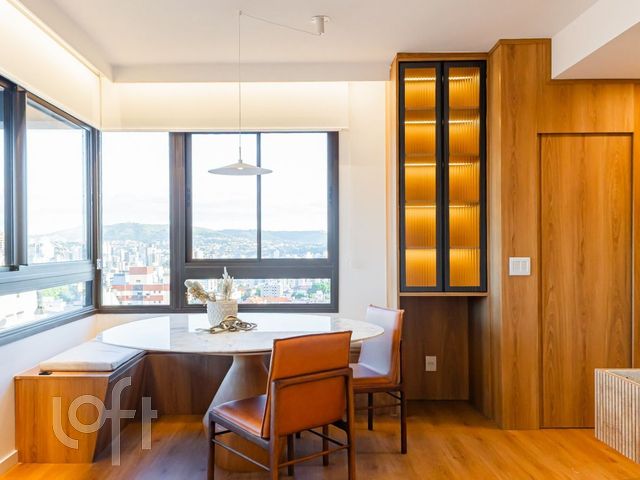 Apartamento com 75m², 2 dormitórios, 2 suítes, 1 vaga, Rio Branco em Porto Alegre