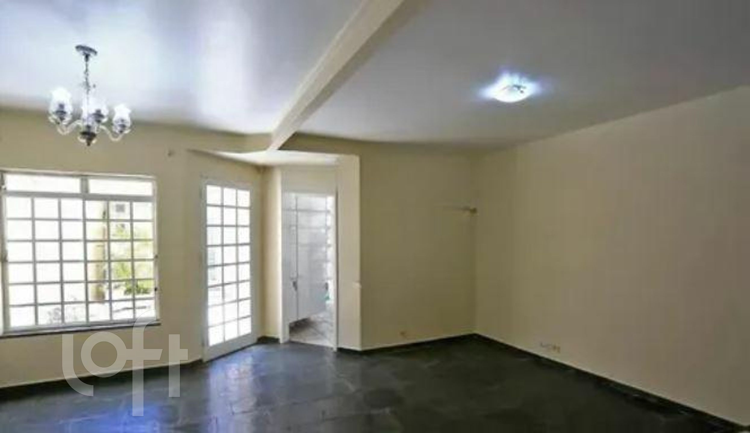 Casa à venda com 3 quartos, 181m² - Foto 1