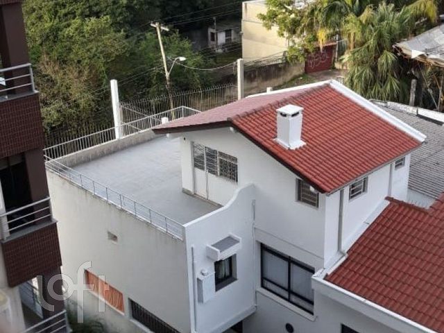 Casa com 299m², 3 dormitórios, 1 suíte, 2 vagas, Menino Deus em Porto Alegre