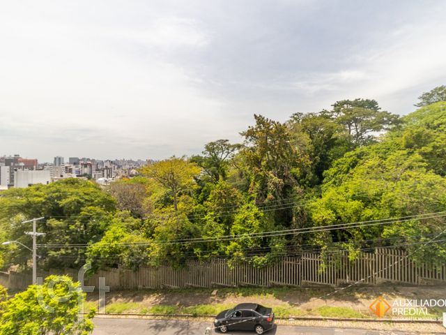 Casa com 299m², 3 dormitórios, 1 suíte, 2 vagas, Menino Deus em Porto Alegre