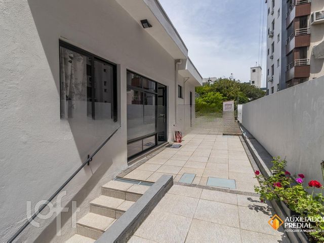 Casa com 299m², 3 dormitórios, 1 suíte, 2 vagas, Menino Deus em Porto Alegre