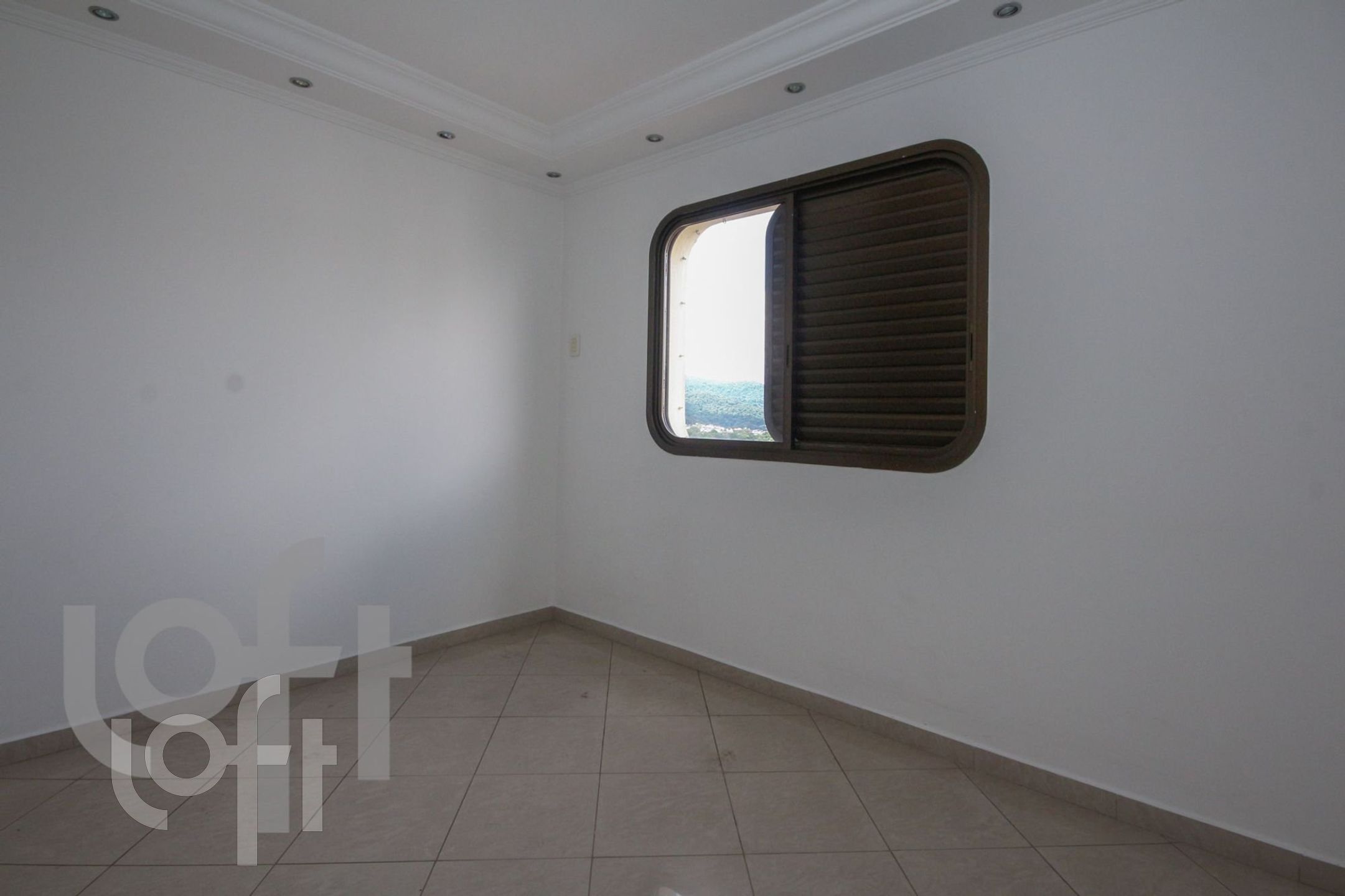 Apartamento à venda com 3 quartos, 150m² - Foto 2