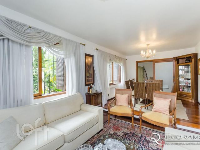 Casa com 322m², 3 dormitórios, 3 suítes, 4 vagas, Chácara das Pedras em Porto Alegre