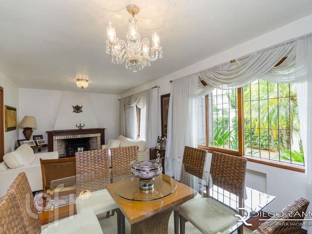 Casa com 322m², 3 dormitórios, 3 suítes, 4 vagas, Chácara das Pedras em Porto Alegre