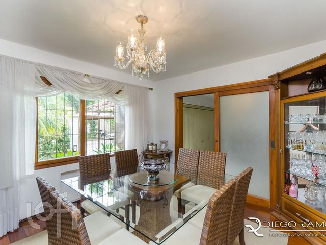 Casa com 322m², 3 dormitórios, 3 suítes, 4 vagas, Chácara das Pedras em Porto Alegre