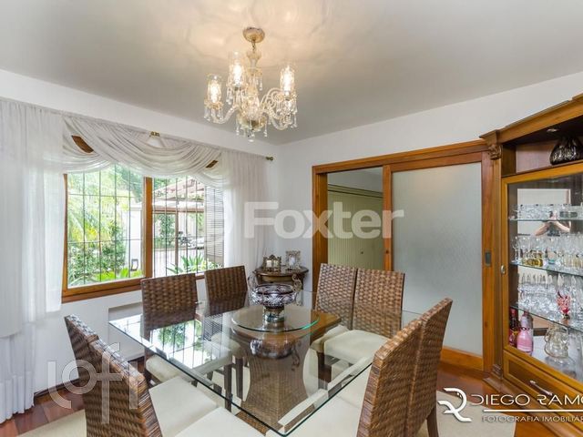Casa com 322m², 3 dormitórios, 3 suítes, 4 vagas, Chácara das Pedras em Porto Alegre