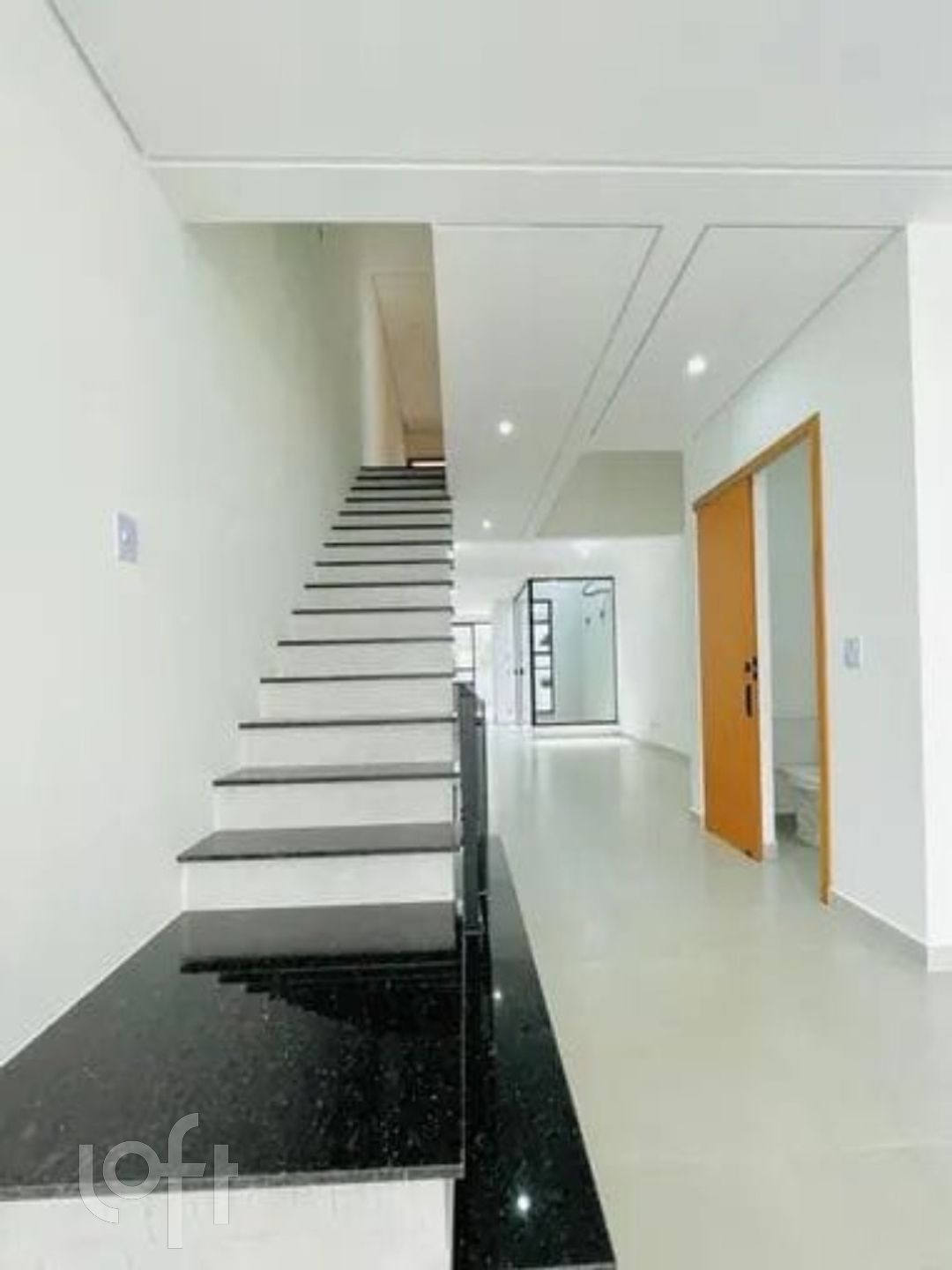 Casa à venda com 4 quartos, 170m² - Foto 2