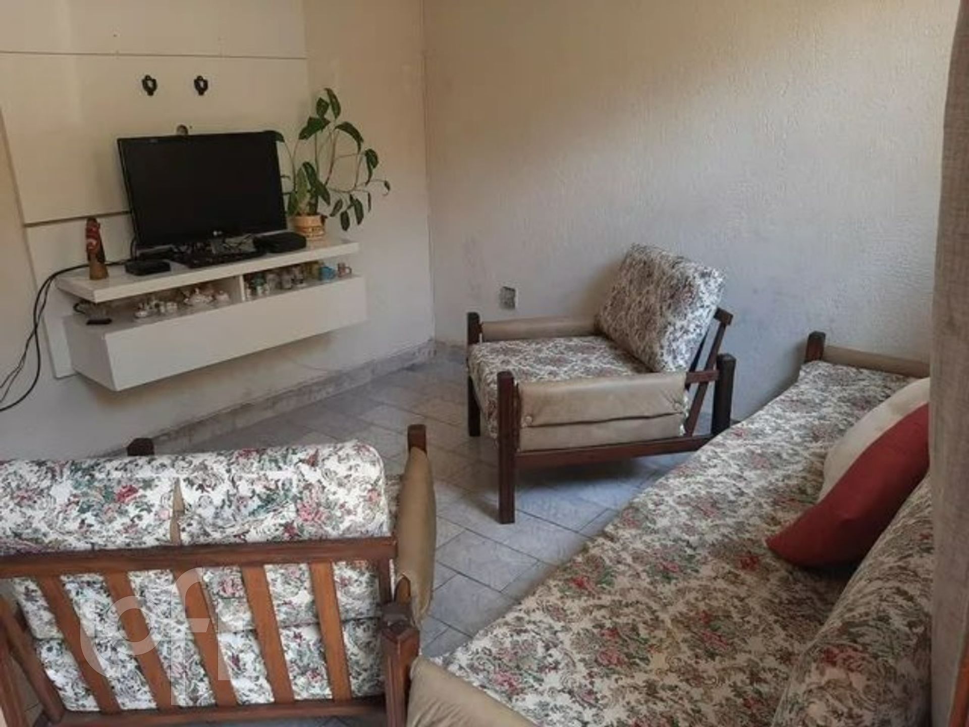 Casa à venda com 3 quartos, 100m² - Foto 1