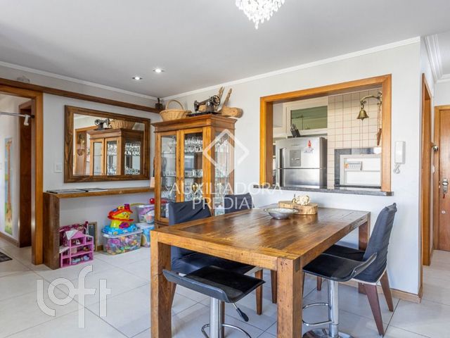 Apartamento com 75m², 2 dormitórios, 1 suíte, 2 vagas, Jardim Botânico em Porto Alegre