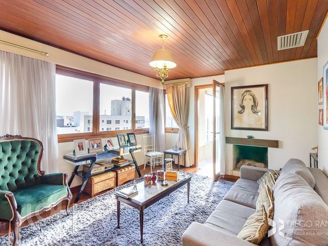 Apartamento com 311m², 3 dormitórios, 1 suíte, 3 vagas, Rio Branco em Porto Alegre