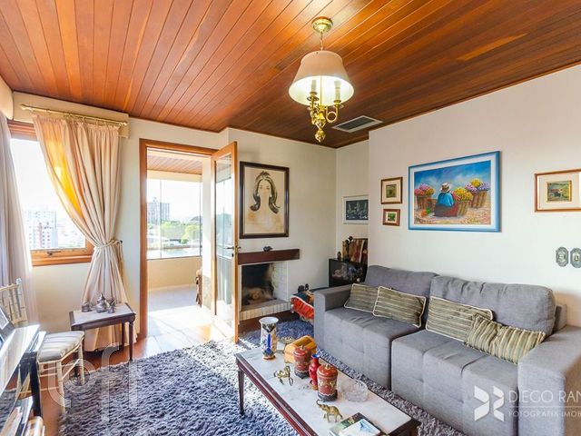 Apartamento com 311m², 3 dormitórios, 1 suíte, 3 vagas, Rio Branco em Porto Alegre