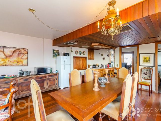 Apartamento com 311m², 3 dormitórios, 1 suíte, 2 vagas, Rio Branco em Porto Alegre