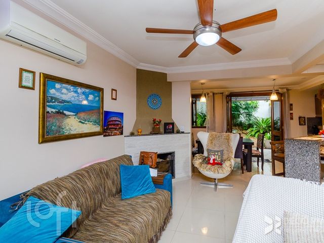 Casa com 225m², 3 dormitórios, 2 suítes, 2 vagas, Chácara das Pedras em Porto Alegre