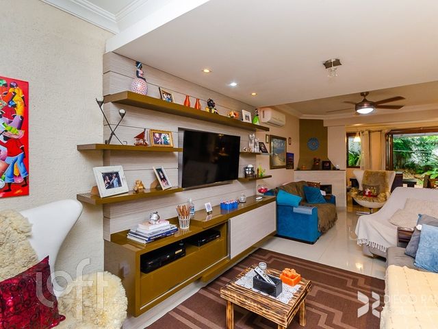 Casa com 225m², 3 dormitórios, 2 suítes, 2 vagas, Chácara das Pedras em Porto Alegre