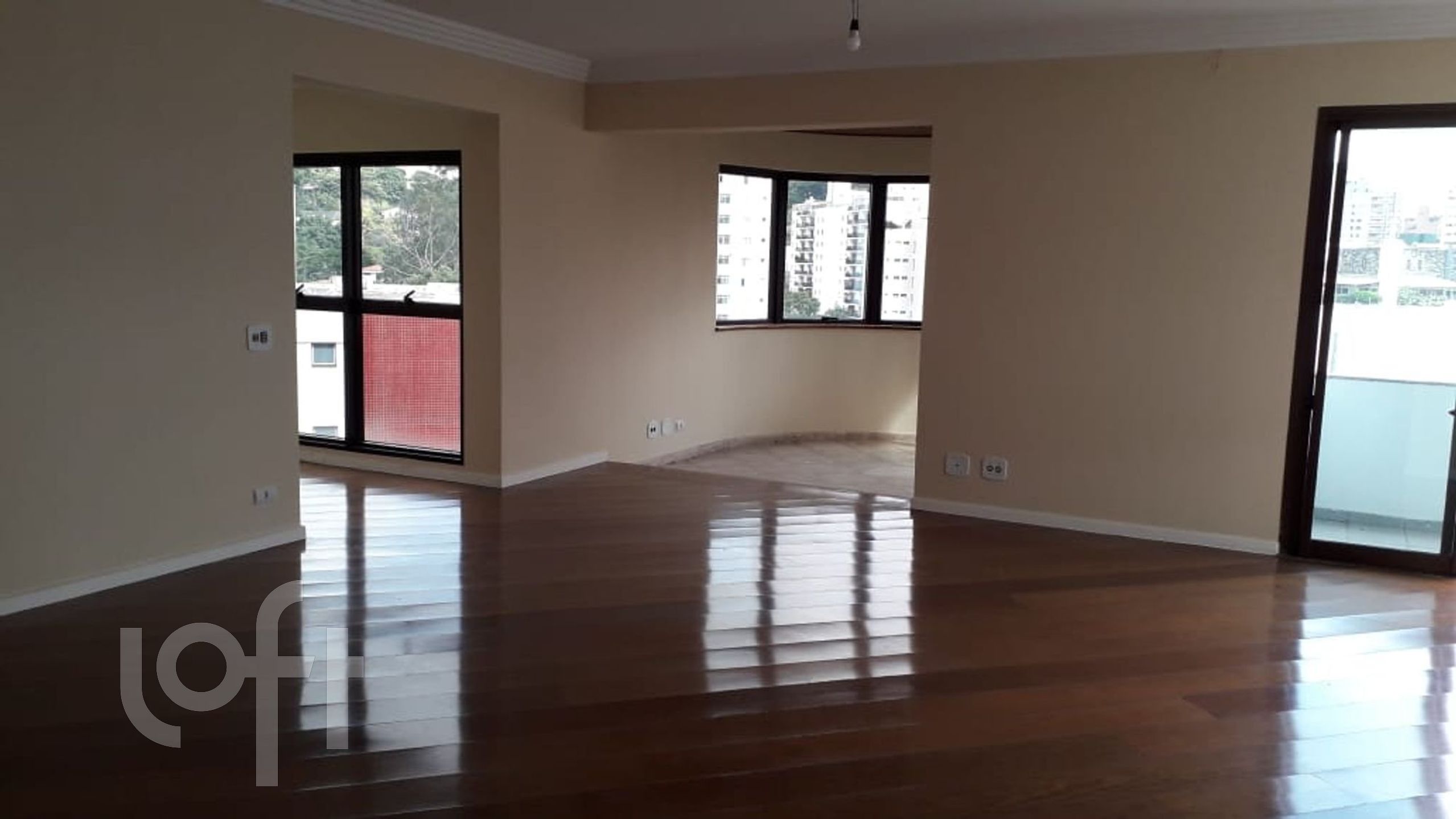 Apartamento à venda com 4 quartos, 212m² - Foto 1