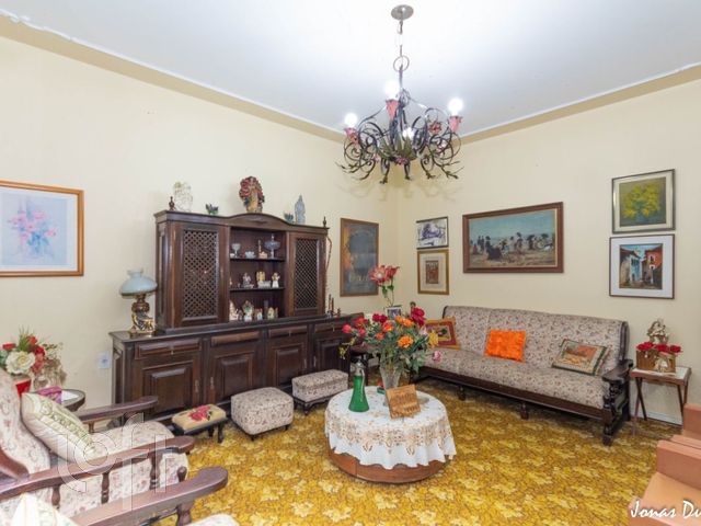 Casa com 300m², 5 dormitórios, 2 suítes, 1 vaga, Petrópolis em Porto Alegre