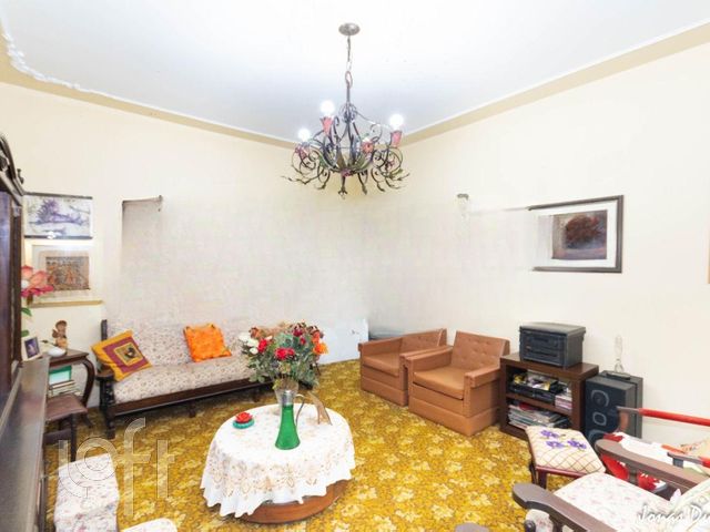 Casa com 300m², 5 dormitórios, 2 suítes, 1 vaga, Petrópolis em Porto Alegre