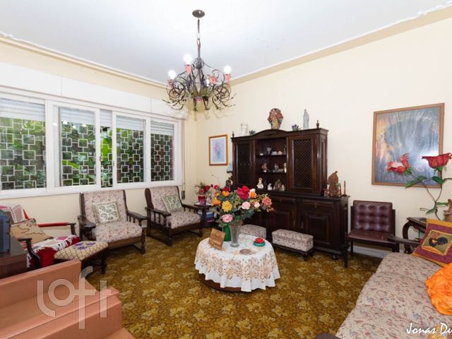 Casa com 300m², 5 dormitórios, 2 suítes, 1 vaga, Petrópolis em Porto Alegre