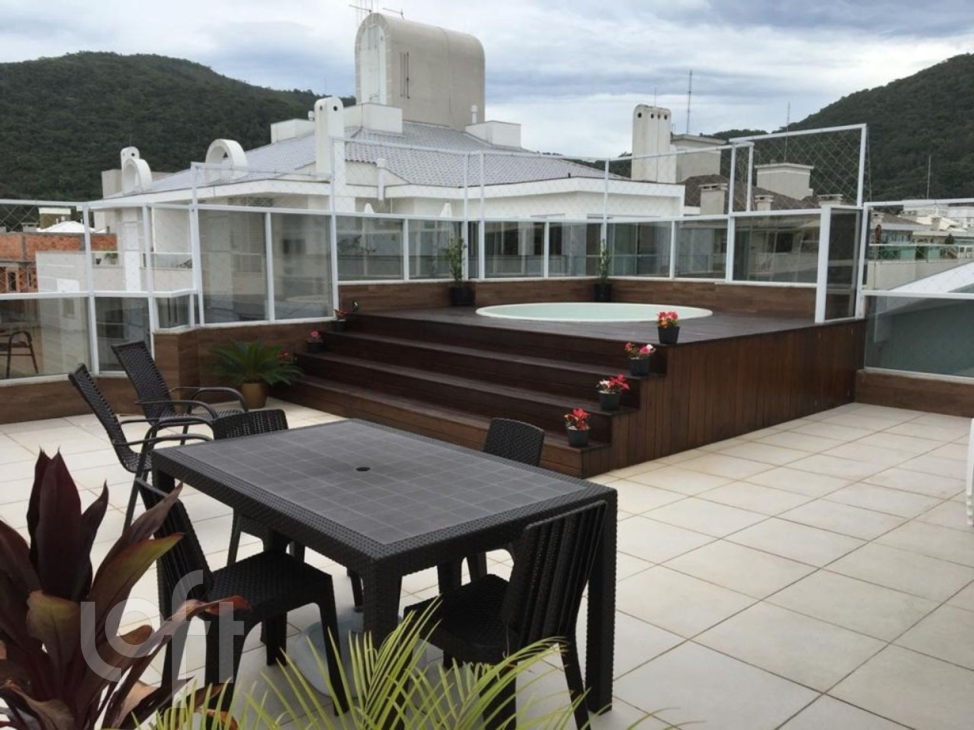 Apartamento à venda em Cachoeira do bom Jesus com 205 m², 3 quartos, 2 suítes, 2 vagas