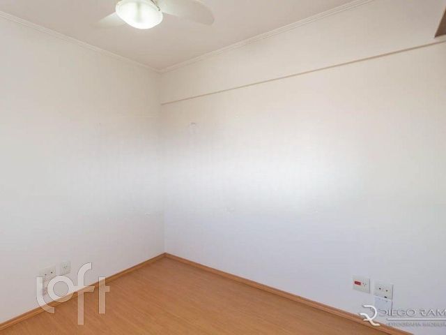 Apartamento com 74m², 2 dormitórios, 1 suíte, 2 vagas, Menino Deus em Porto Alegre