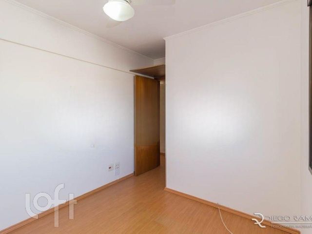 Apartamento com 74m², 2 dormitórios, 1 suíte, 2 vagas, Menino Deus em Porto Alegre