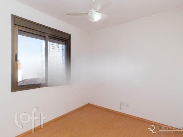 Apartamento com 74m², 2 dormitórios, 1 suíte, 2 vagas, Menino Deus em Porto Alegre